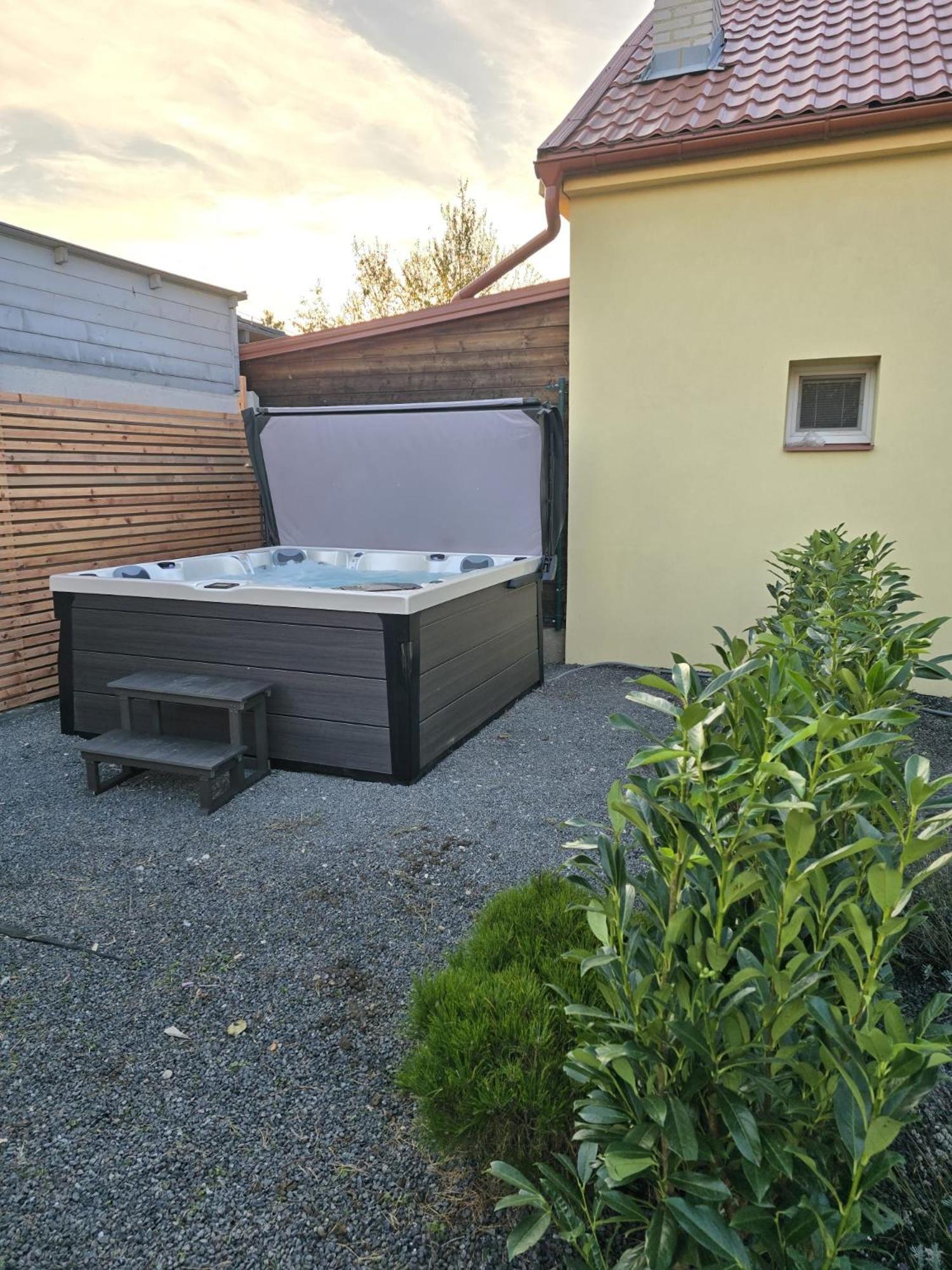 פישטני Apartmany Centro & Jacuzzi מראה חיצוני תמונה