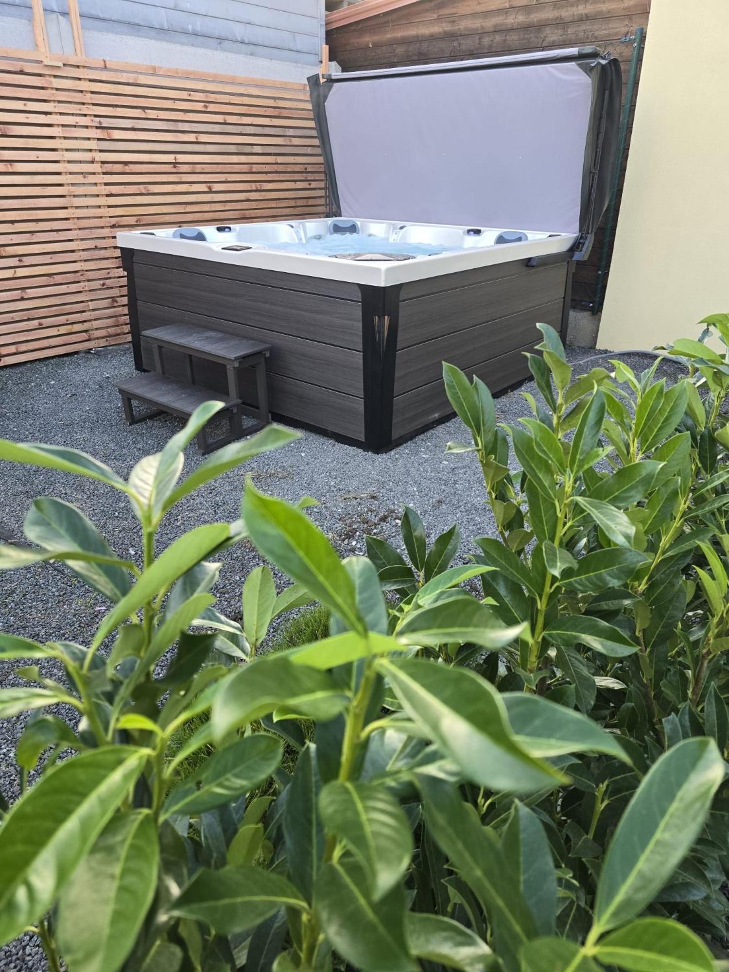 פישטני Apartmany Centro & Jacuzzi מראה חיצוני תמונה