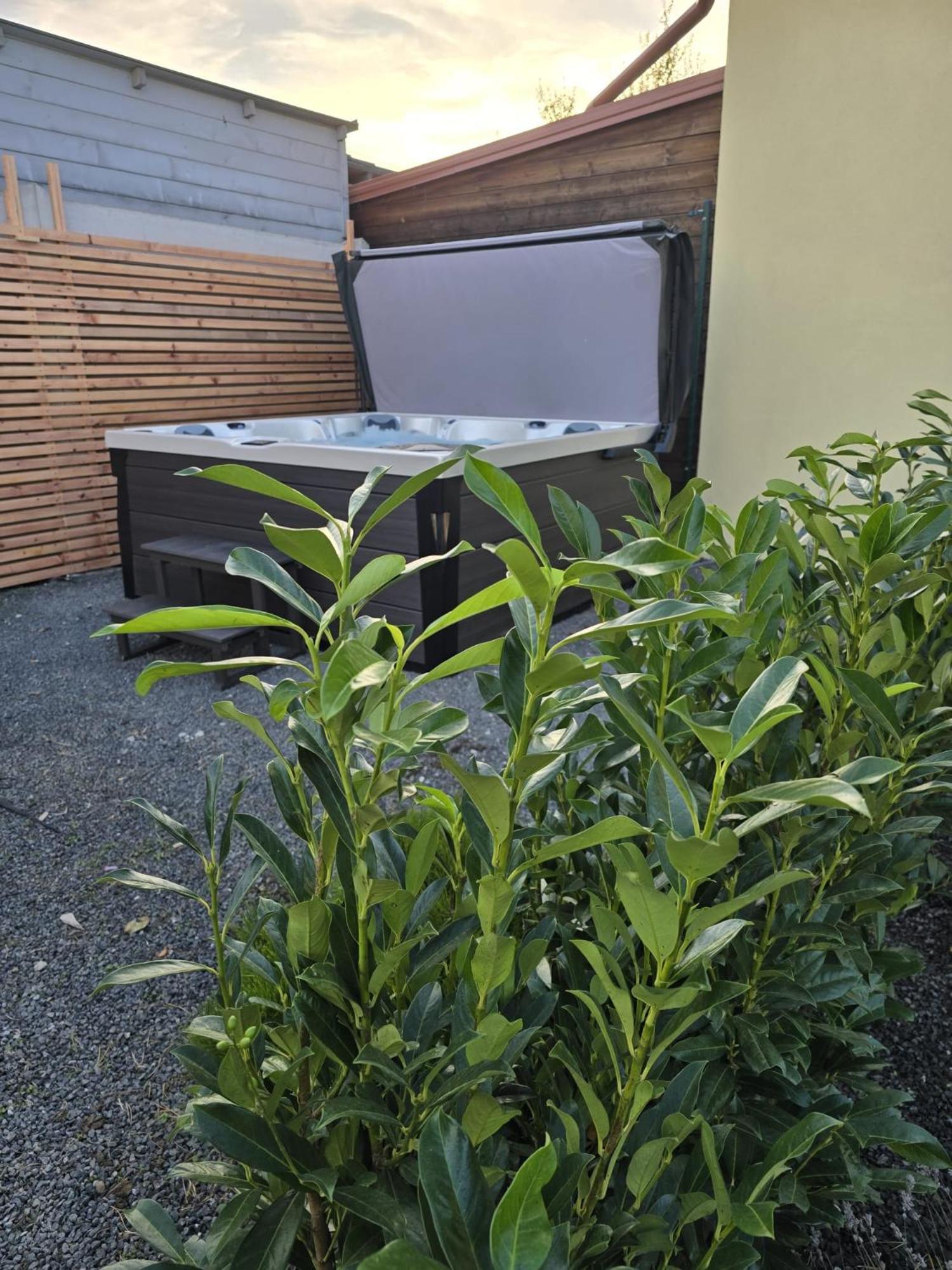 פישטני Apartmany Centro & Jacuzzi מראה חיצוני תמונה